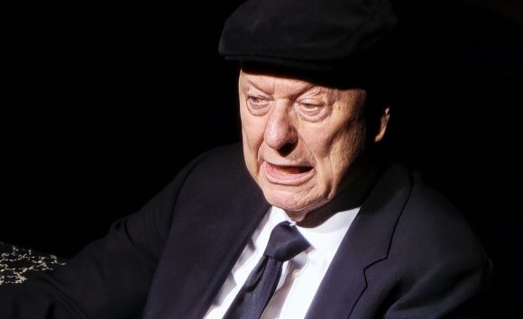 Dudenhöffer bietet theatralisches „Kabarett noir“