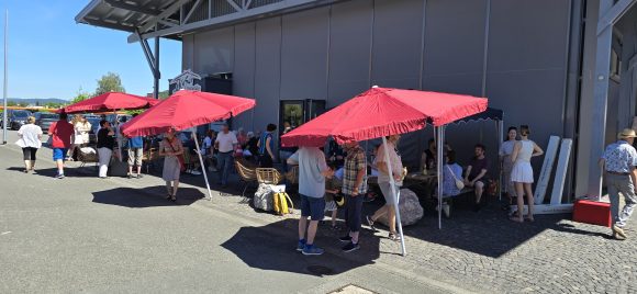 Entspanntes Vereins-Grillfest