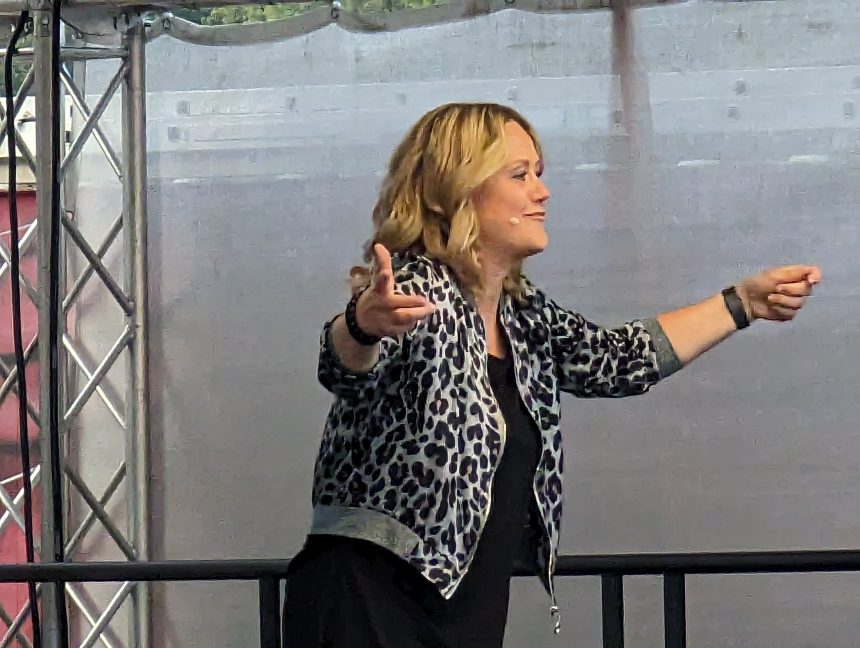 Schmutziges Gerede mit Augenzwinkern