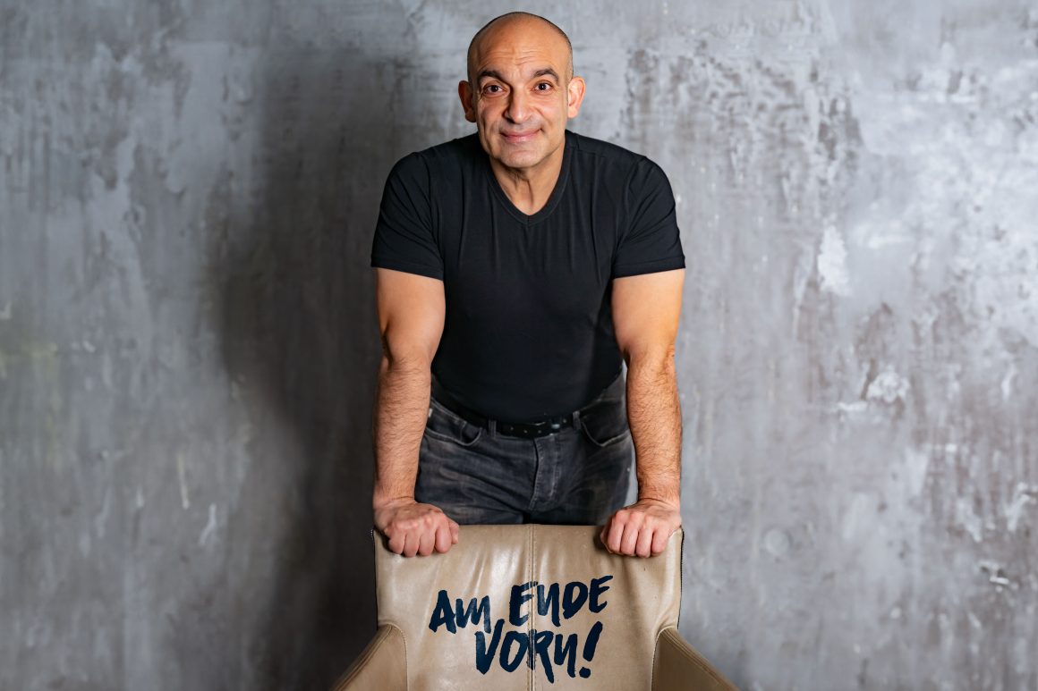 Asül ist „Am Ende vorn“