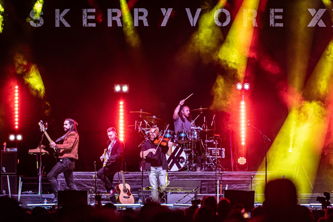 Die KuSch wird zum Folk-Rock-Tempel