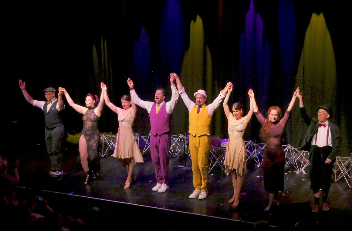 Standing Ovations und ausverkauftes Haus Standing Ovations und ausverkauftes Haus